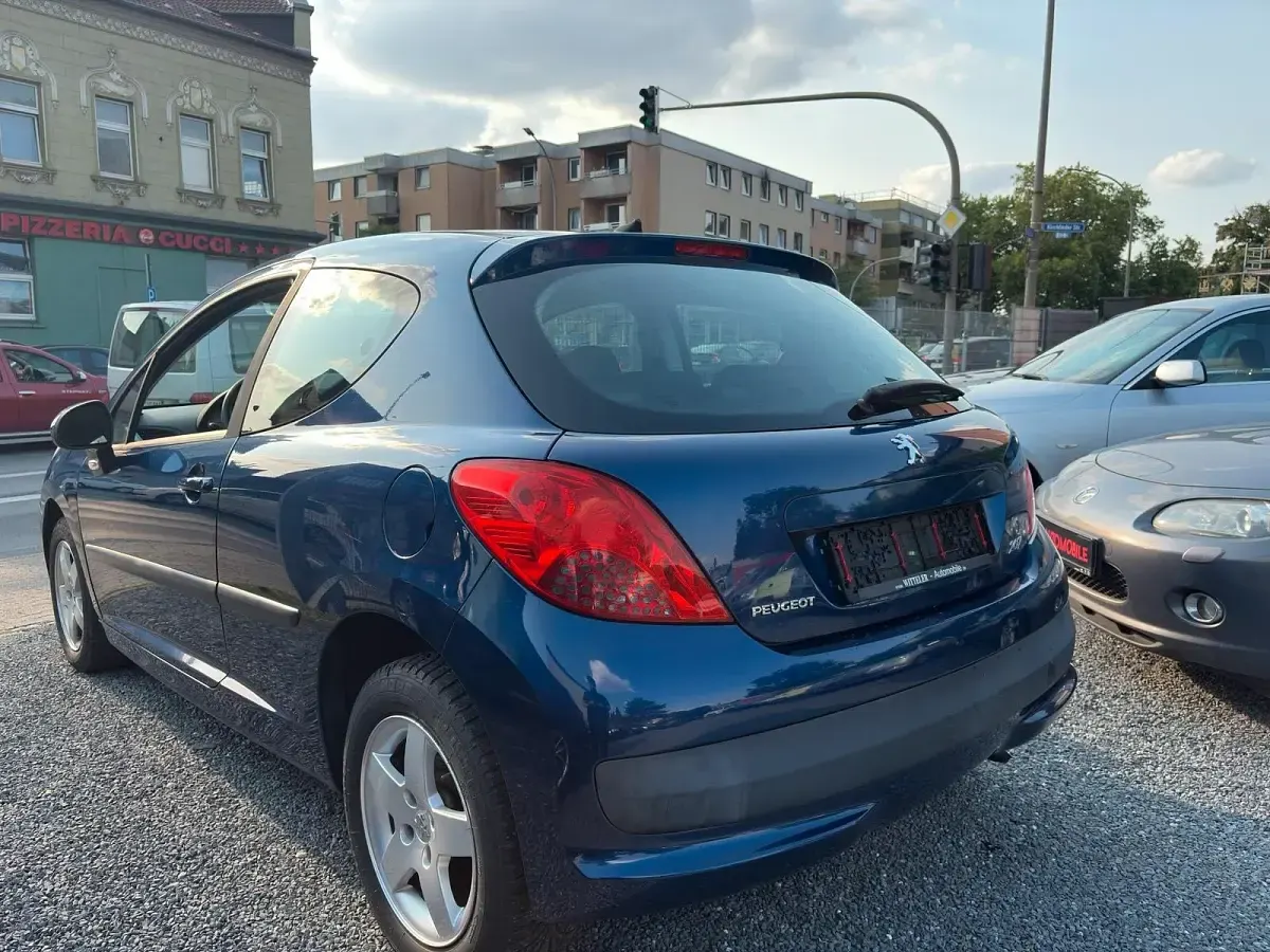 Gebraucht Peugeot 207 95 PS (69 kW) 2008 Blau Kleinwagen