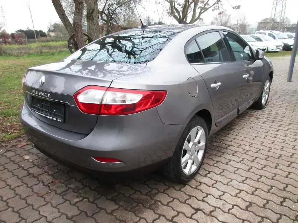 Brugt Renault Fluence Dynamique 110 HK (80 kW) 2011 Grå Sedan