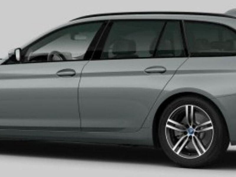 Gebraucht BMW 530e Shadowline 292 PS (214 kW) 2022 Grau Kombi