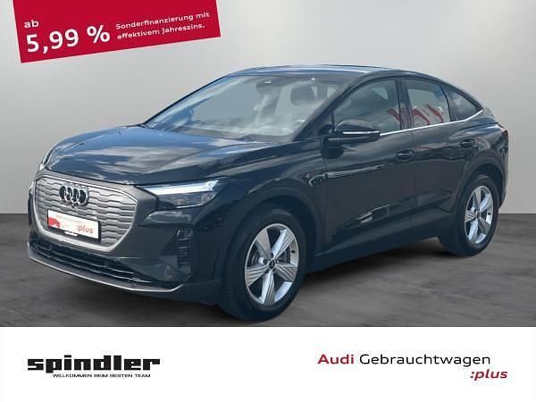 Schwarz (mythosschwarz metallic) Gebraucht 2024 Audi Q4 Sportback e-tron Comfort SUV | 40.881 € (Superpreis) - Bild 1/4