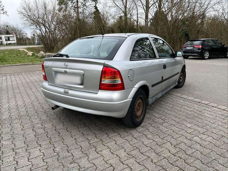 Gebraucht Opel Astra Selection 84 PS (61 kW) 2001 Silber Limousine