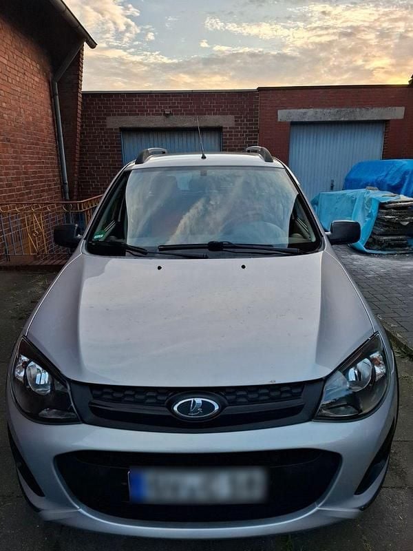 Silber Gebraucht 2017 Lada Kalina Kleinwagen | 5.000 € (Etwas zu teuer) - Bild 1/4