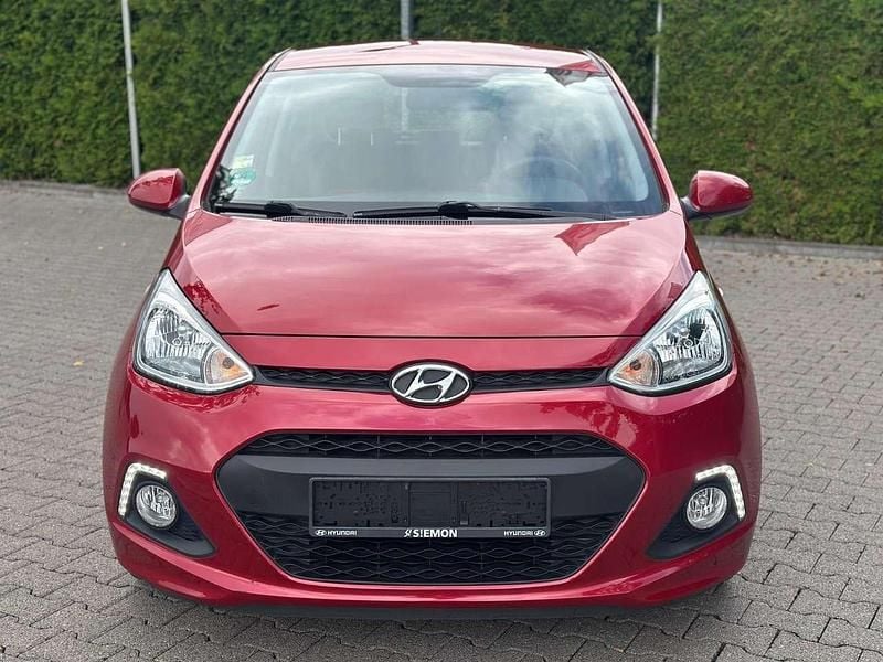Gebraucht Hyundai i10 Edition 65 PS (47 kW) 2013 Rot Kleinwagen