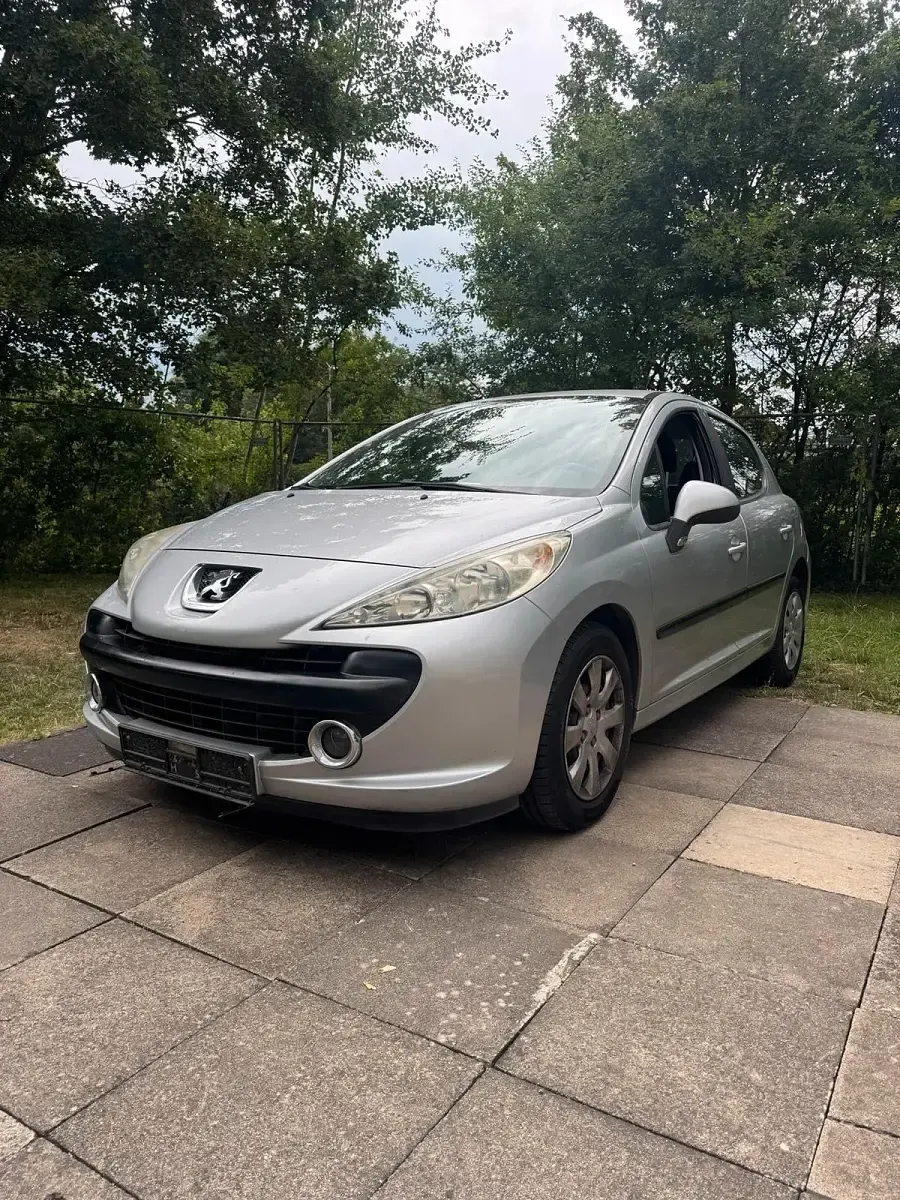 Gebraucht Peugeot 207 88 PS (64 kW) 2008 Grau Kleinwagen