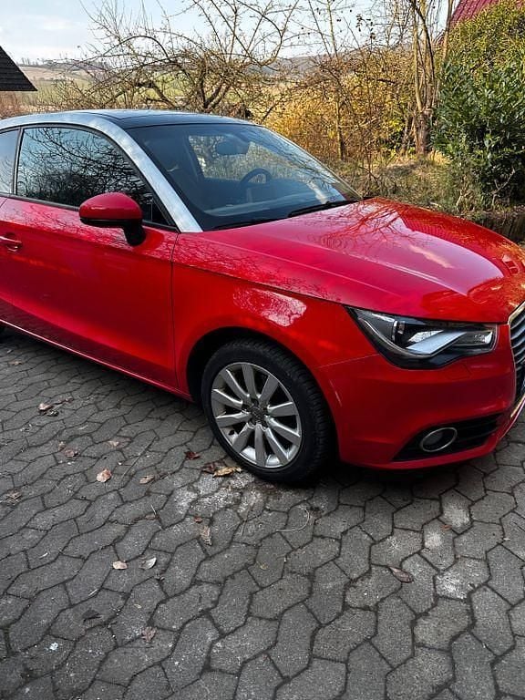 Gebraucht Audi A1 Ambition 105 PS (77 kW) 2011 Rot Kleinwagen