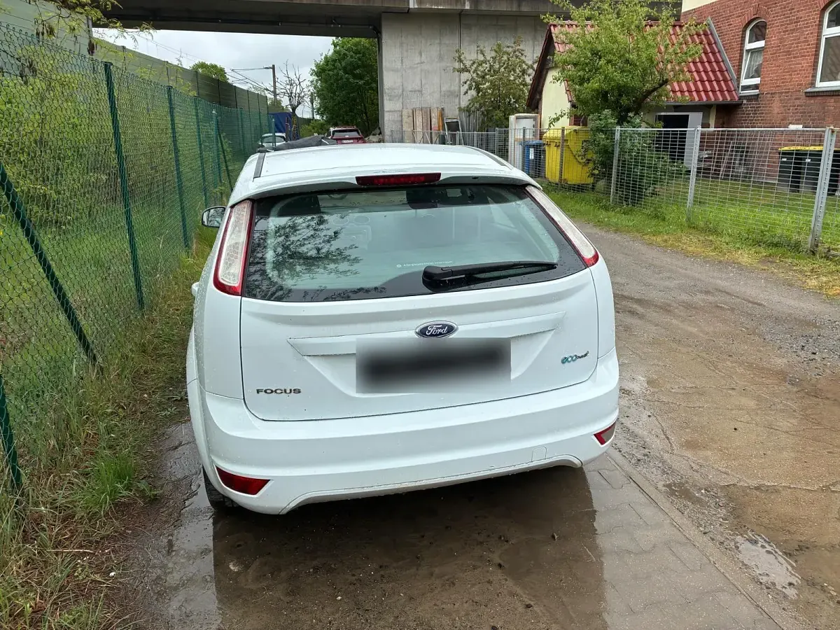 Gebraucht Ford Focus 109 PS (80 kW) 2009 Weiß Limousine