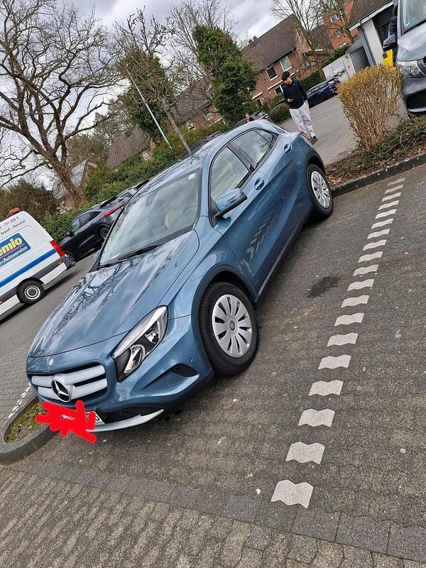 Gebraucht Mercedes GLA200 156 PS (114 kW) 2015 Blau SUV