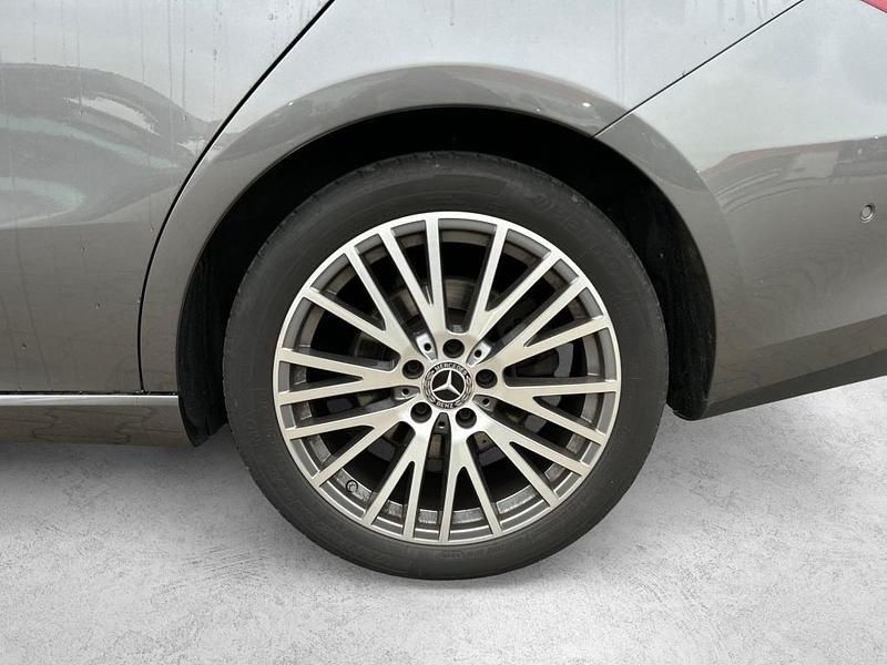 Gebraucht Mercedes CLA200 163 PS (119 kW) 2019 Metalliclack mountaingrau Coupé