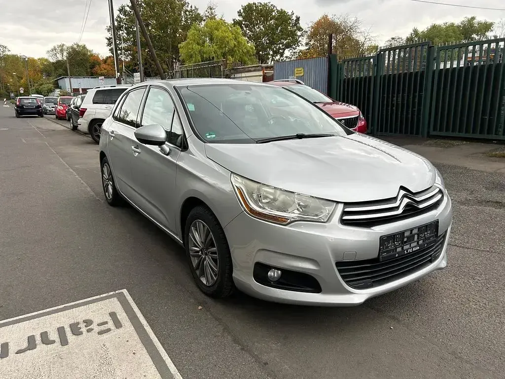 Gebraucht Citroën C4 Tendance 120 PS (88 kW) 2011 Silber Limousine
