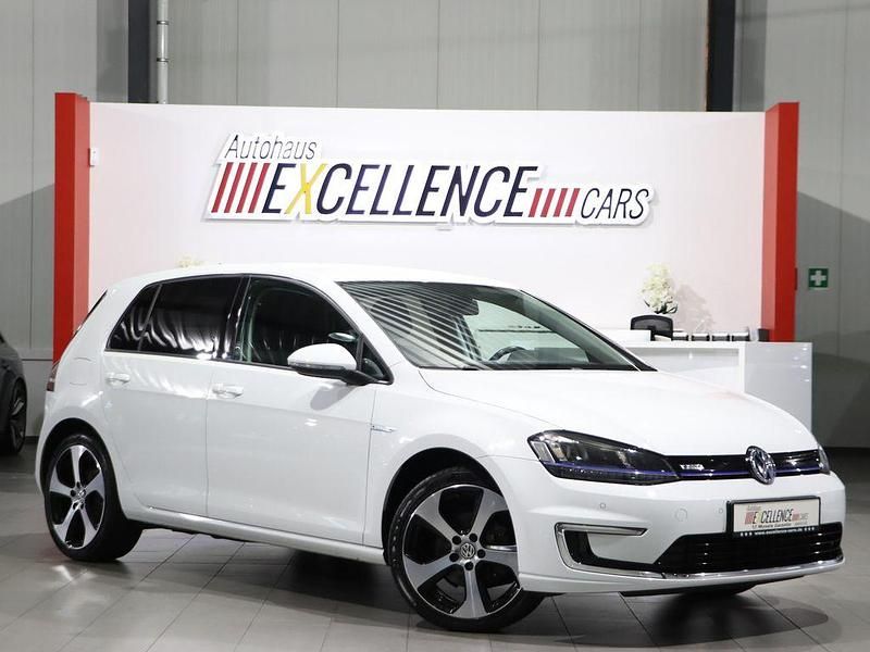 Weiß Gebraucht 2015 VW e-Golf Kleinwagen | 13.888 € (Teuer) - Bild 1/4