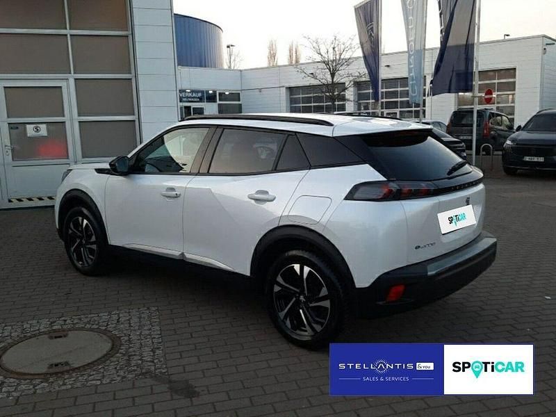 Gebraucht Peugeot e-2008 Allure 100 kW (136 PS) 2022 Weiß SUV