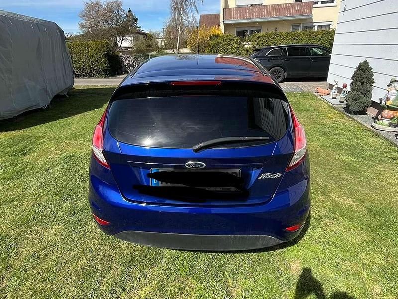 Gebraucht Ford Fiesta 80 PS (58 kW) 2014 Blau Kleinwagen