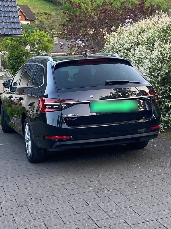 Second-hand Skoda Superb 190 CP (139 kW) 2020 Negru Break