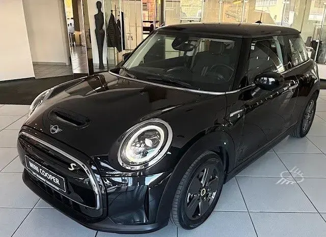 Gebraucht Mini Cooper SE Essential 135 kW (184 PS) 2023 Schwarz Kleinwagen