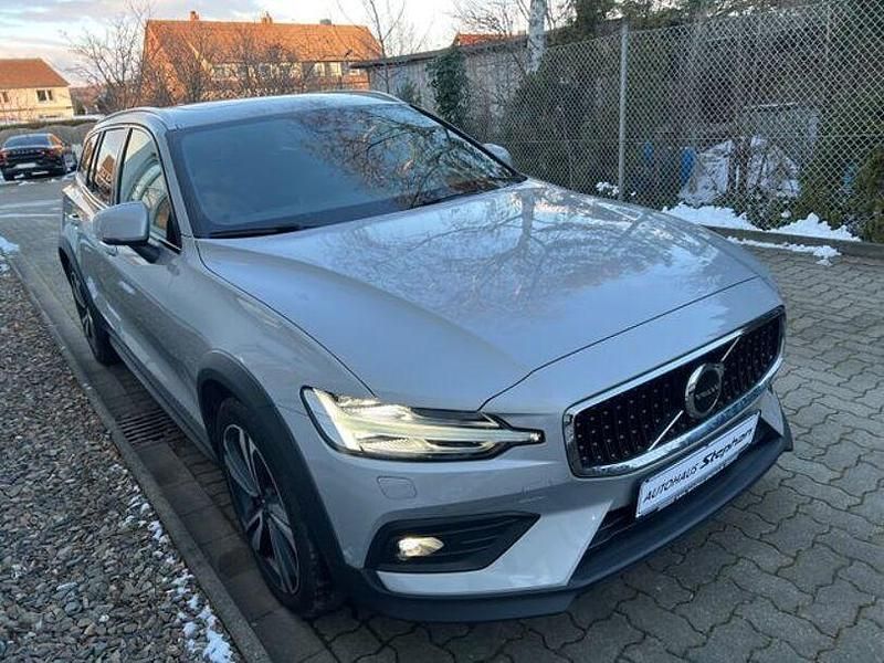 Gebraucht Volvo V60 CC Plus 197 PS (144 kW) 2022 Silber Kombi