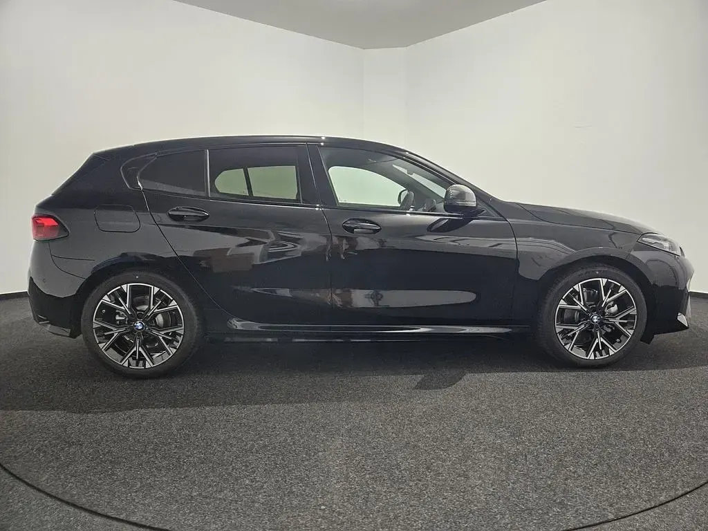 Neu BMW 120 M Sport 163 PS (119 kW) 2026 Schwarz Kleinwagen