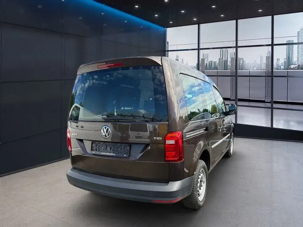 Gebraucht VW Caddy Basis 84 PS (61 kW) 2017 Chestnut brown Van / Kleinbus