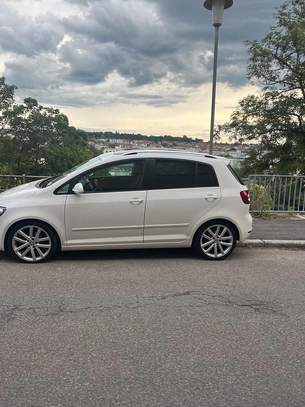 Weiß Gebraucht 2010 VW Golf Kombi | 7.700 € (Etwas zu teuer) - Bild 1/4