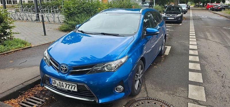 Blau Gebraucht 2014 Toyota Auris Hybrid Edition Limousine | 11.000 € (Fairer Preis) - Bild 1/4