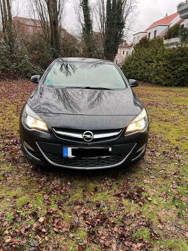 Gebraucht Opel Astra 160 PS (117 kW) 2012 Schwarz Limousine