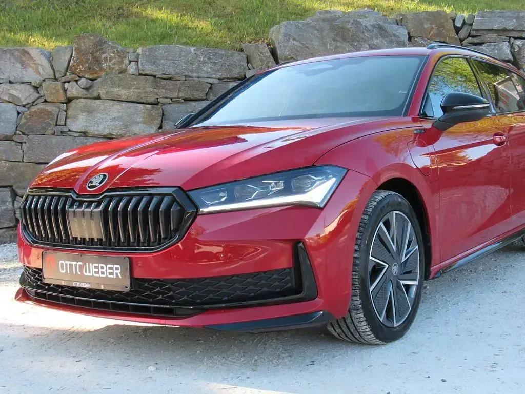 Gebraucht Skoda Superb SportLine 204 PS (150 kW) 2025 Chilirot metallic Kombi