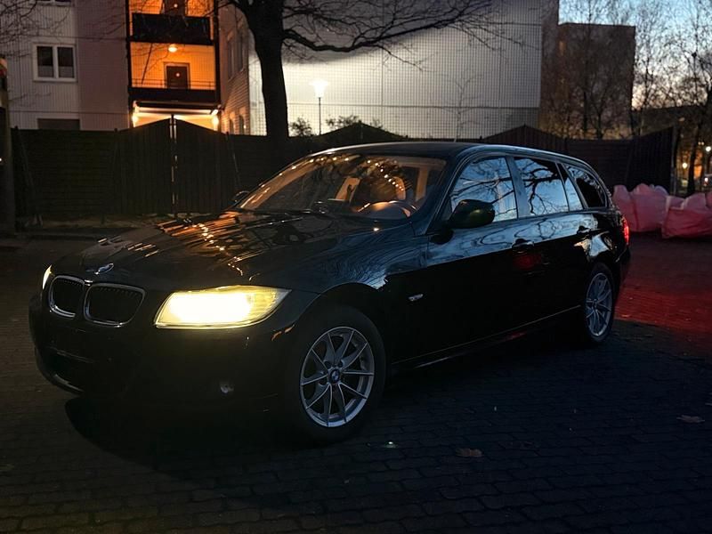 Schwarz Gebraucht 2010 BMW 320 Kombi | 5.500 € (Guter Preis) - Bild 1/4
