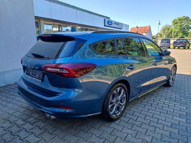 Neu Ford Focus ST-Line X 155 PS (114 kW) 2025 Blau Limousine