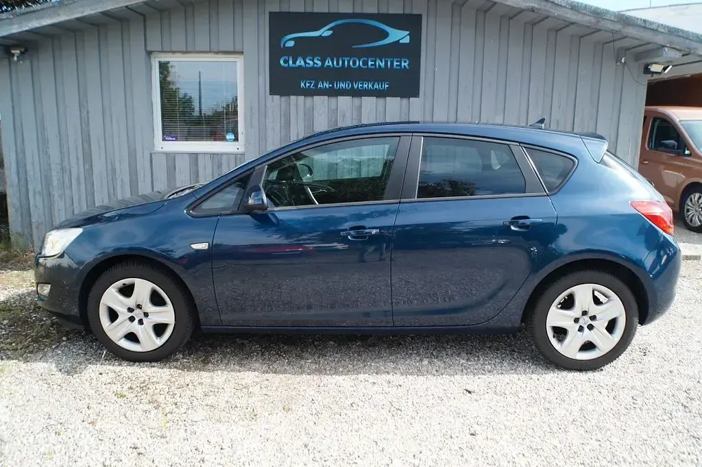 Gebraucht Opel Astra Design Edition 140 PS (102 kW) 2012 Blau Limousine