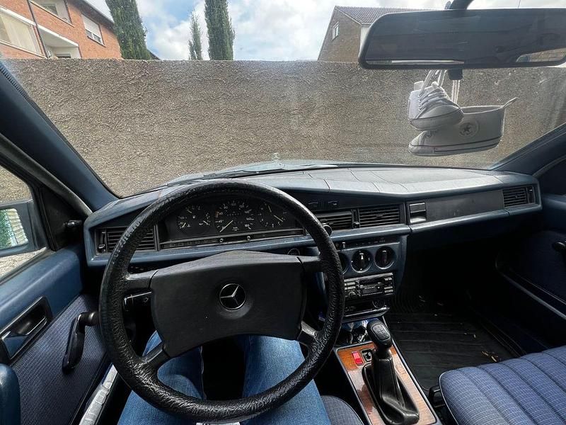 Gebraucht Mercedes 190 75 PS (55 kW) 1985 Blau Limousine