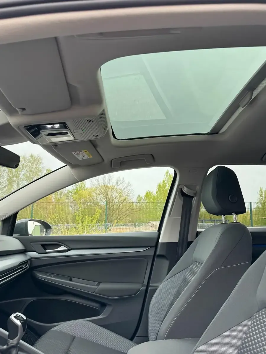 Gebraucht VW Golf VIII 131 PS (96 kW) 2022 Grau Limousine