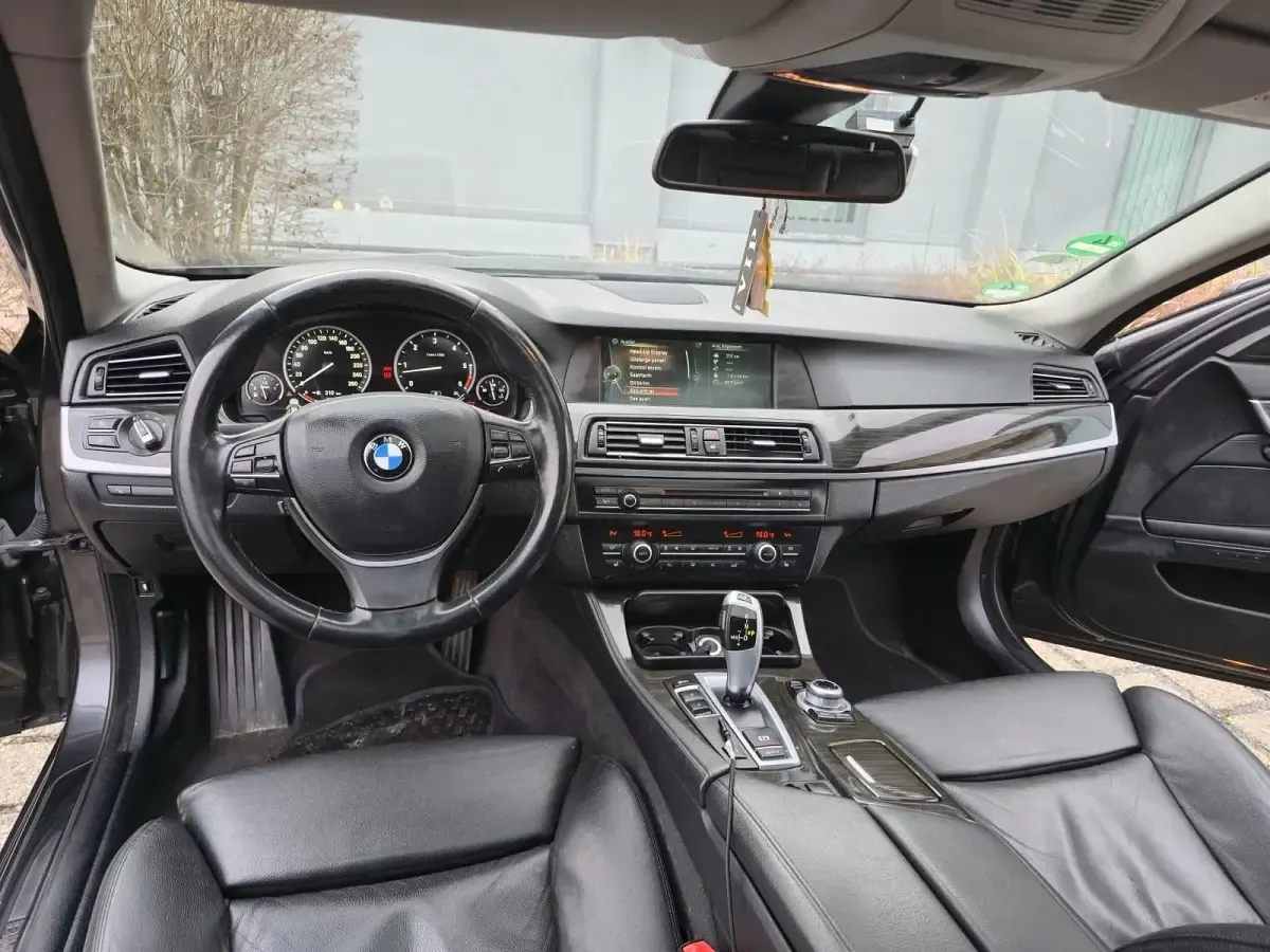 Gebraucht BMW 530 320 PS (235 kW) 2012 Schwarz Limousine
