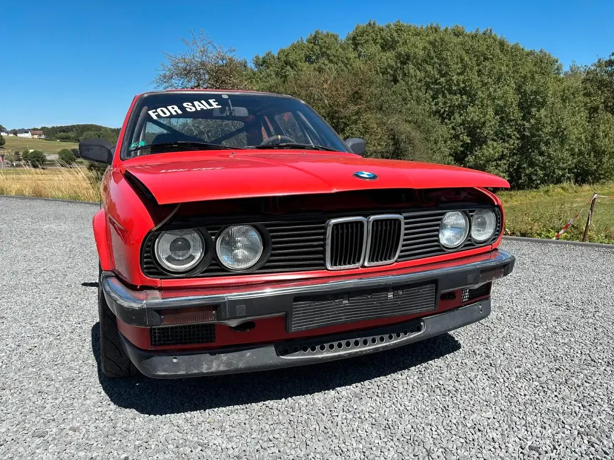 Gebraucht BMW 325 129 PS (94 kW) 1983 Rot Limousine