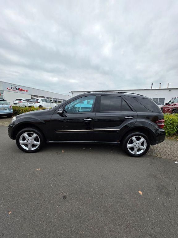 Schwarz Gebraucht 2006 Mercedes ML320 SUV | 6.700 € (Teuer) - Bild 1/4