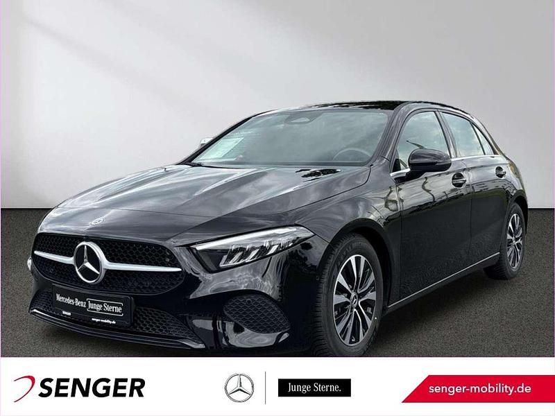 Schwarz Gebraucht 2024 Mercedes A180 Kleinwagen | 28.640 € (Fairer Preis) - Bild 1/4