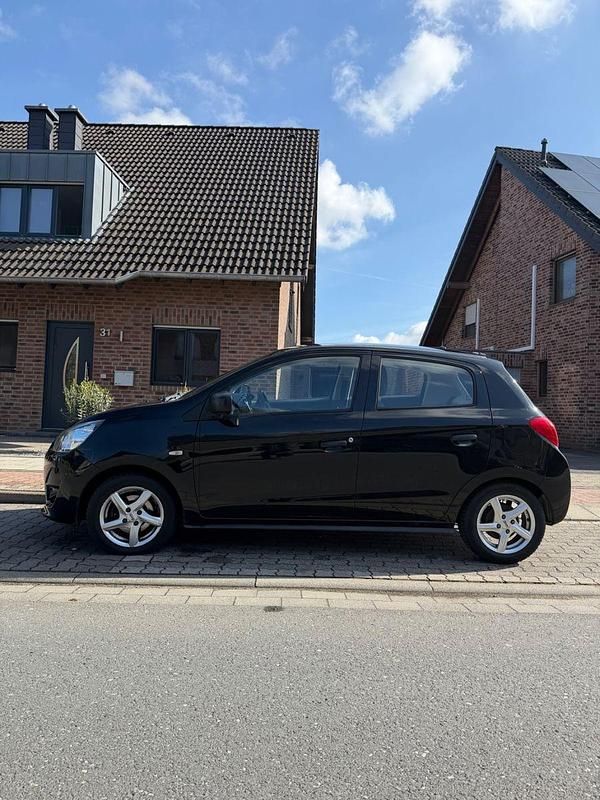 Gebraucht Mitsubishi Space Star 71 PS (52 kW) 2015 Schwarz Kleinwagen