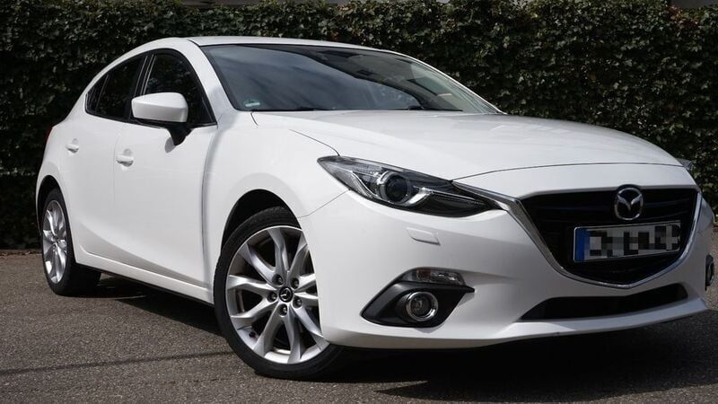 Weiß Gebraucht 2016 Mazda 3 Center-Line Limousine | 14.000 € (Fairer Preis) - Bild 1/4