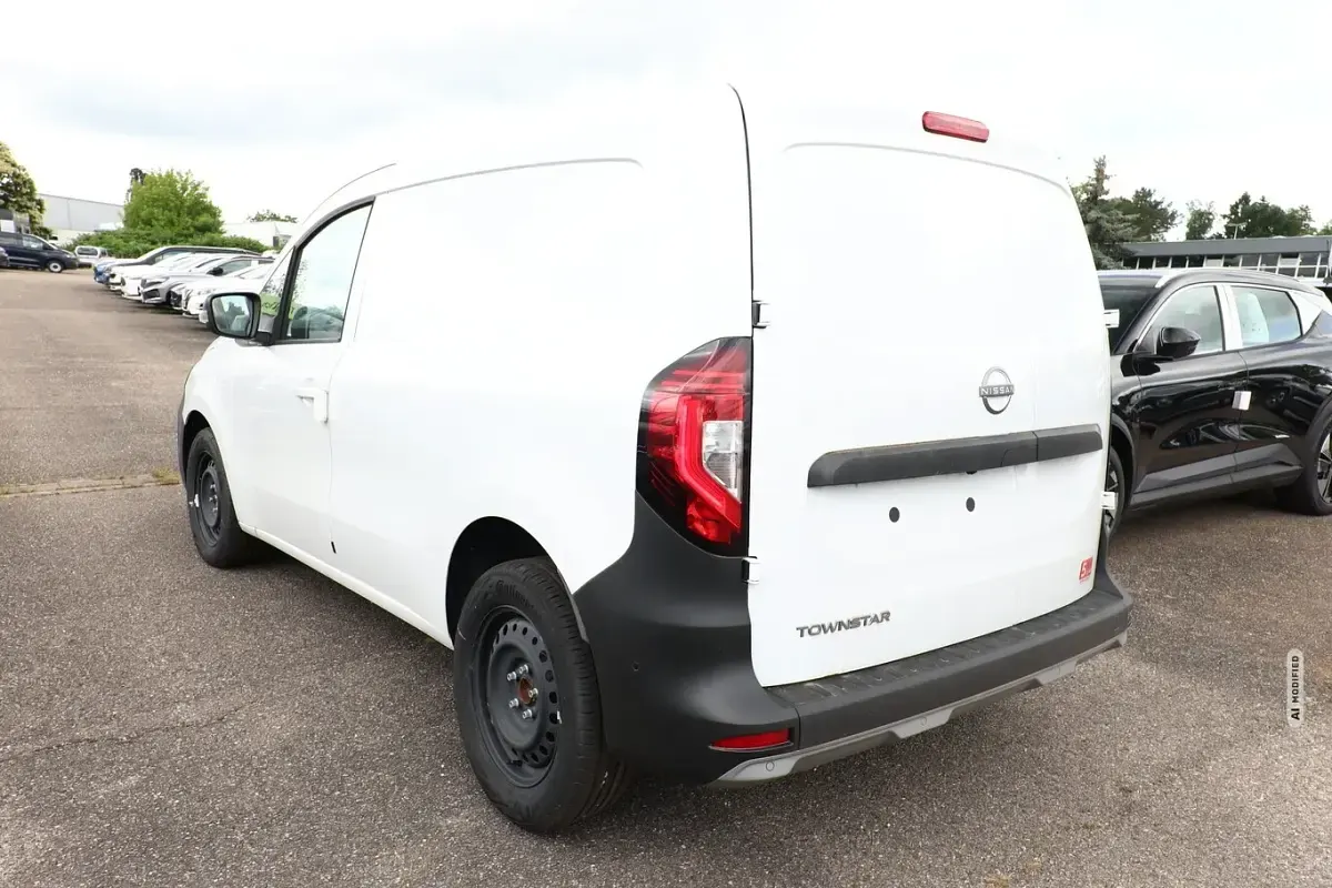 Neu Nissan Townstar N-Connecta 131 PS (96 kW) 2026 Weiß