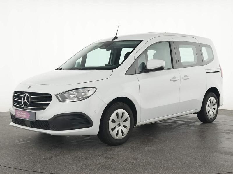Arktikweiss Gebraucht 2023 Mercedes 180 Limousine | 22.990 € (Superpreis) - Bild 1/4