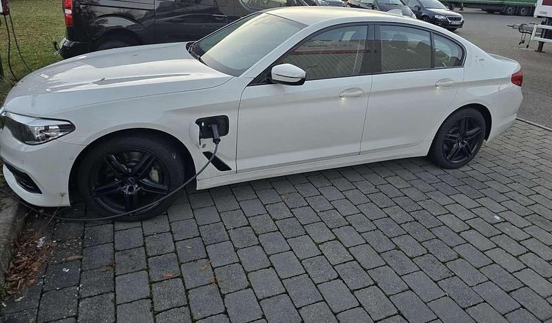 Weiß Gebraucht 2019 BMW 530e iPerformance Limousine | 21.000 € (Superpreis) - Bild 1/4