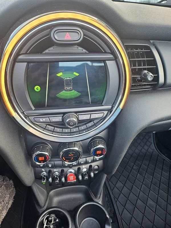 Usata Mini ONE 102 CV (75 kW) 2018 Grigio Utilitaria