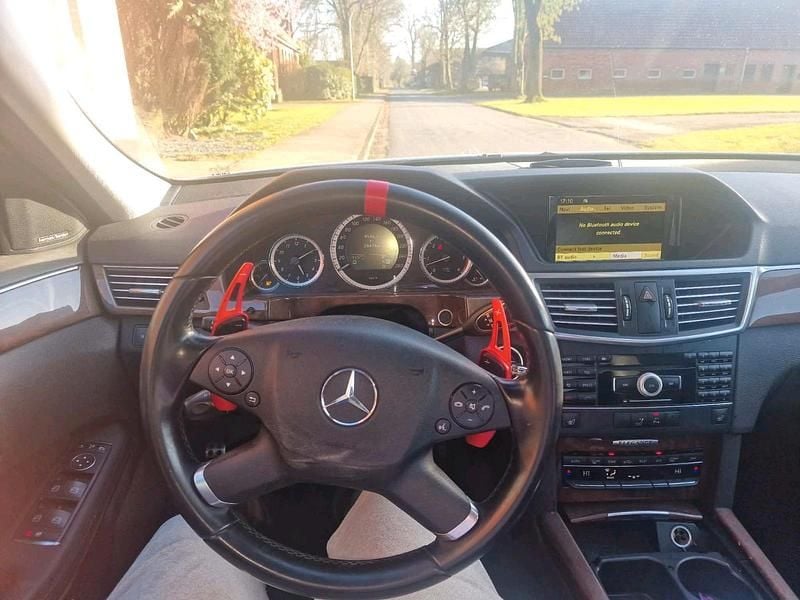 Second-hand Mercedes E300 231 CP (169 kW) 2011 Argintiu Berlinǎ