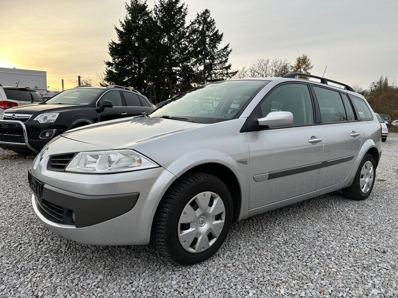 Grau Gebraucht 2006 Renault Mégane II Avantage Limousine | 3.750 € (Teuer) - Bild 1/4