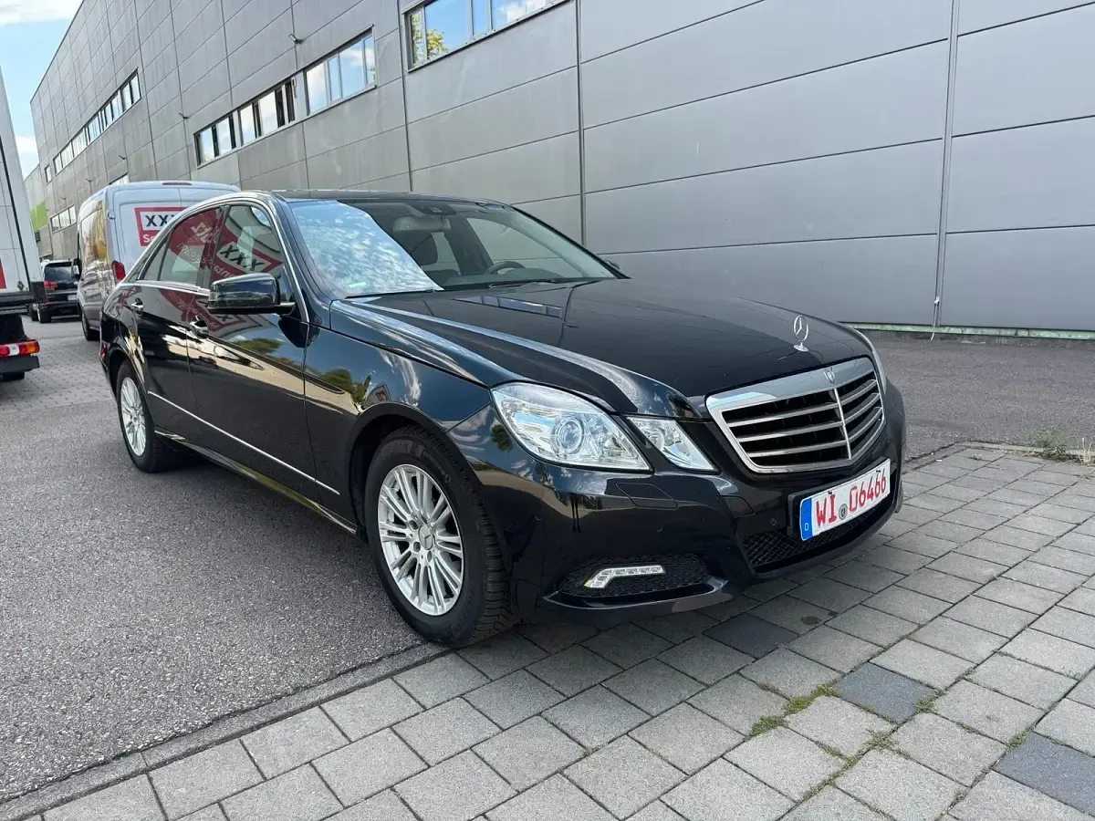 Gebraucht Mercedes E200 184 PS (135 kW) 2009 Schwarz Limousine