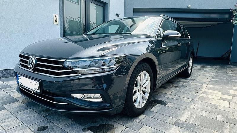 Grau Gebraucht 2020 VW Passat Business Kombi | 18.000 € (Guter Preis) - Bild 1/4