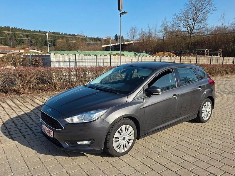 Gebraucht Ford Focus Business Edition 125 PS (91 kW) 2016 Grau Limousine