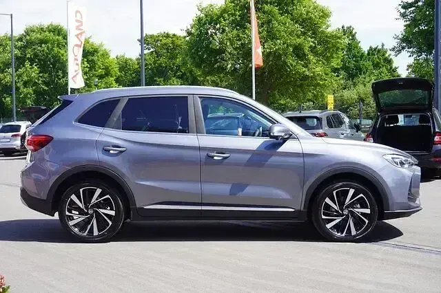 Neu MG ZS Luxury 197 PS (144 kW) 2026 Grau SUV