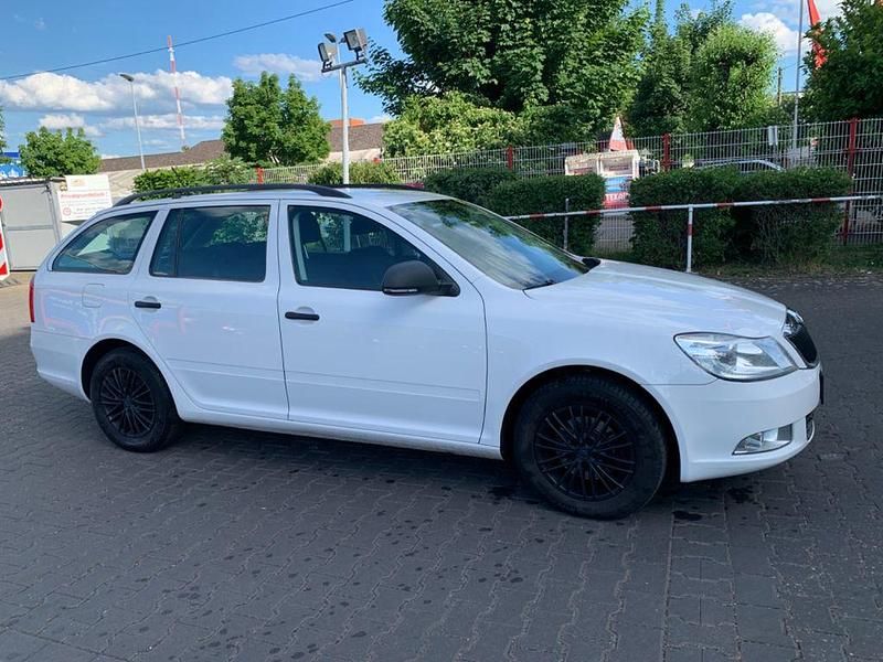 Gebraucht Skoda Octavia Fun 105 PS (77 kW) 2012 Weiß Kombi