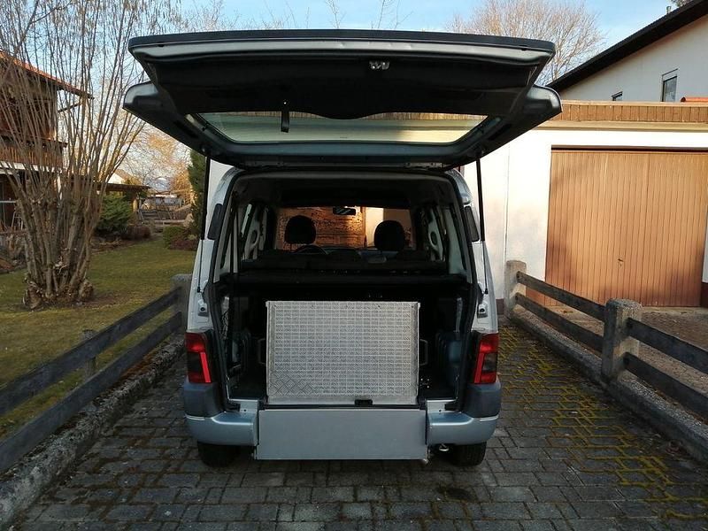 Gebraucht Peugeot Partner 75 PS (55 kW) 2003 Silber Van / Kleinbus