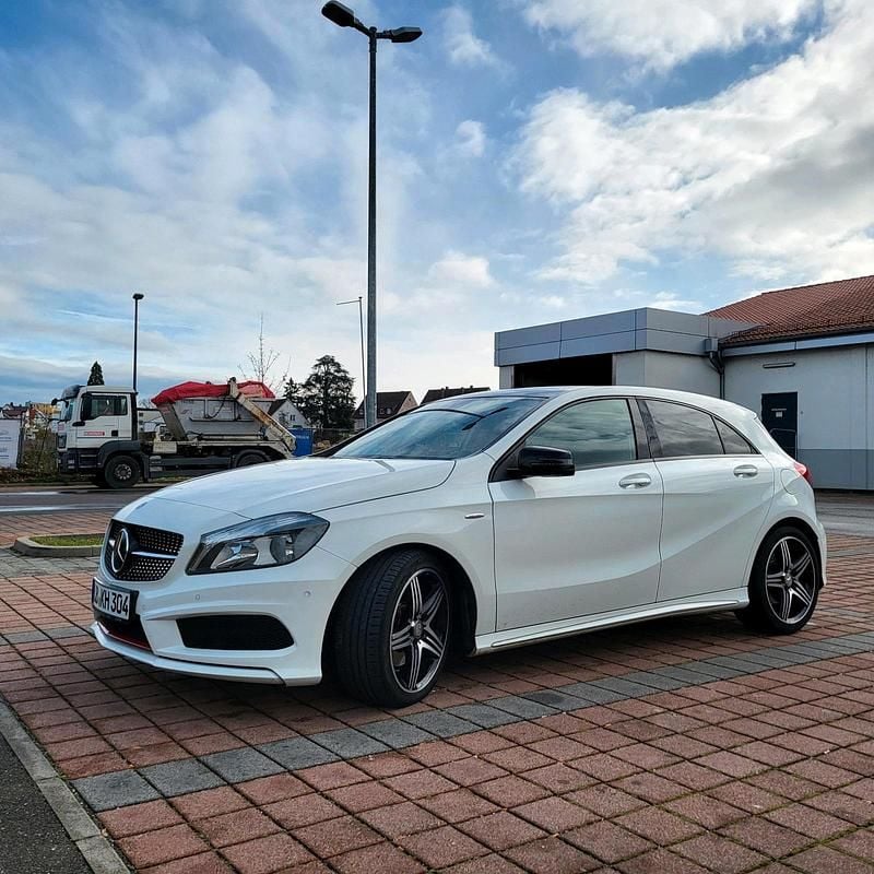 Gebraucht Mercedes A250 211 PS (155 kW) 2015 Weiß Kleinwagen