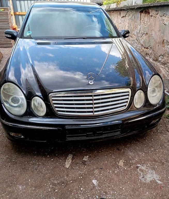 Schwarz Gebraucht 2003 Mercedes E320 Elegance Limousine | 3.700 € (Superpreis) - Bild 1/4